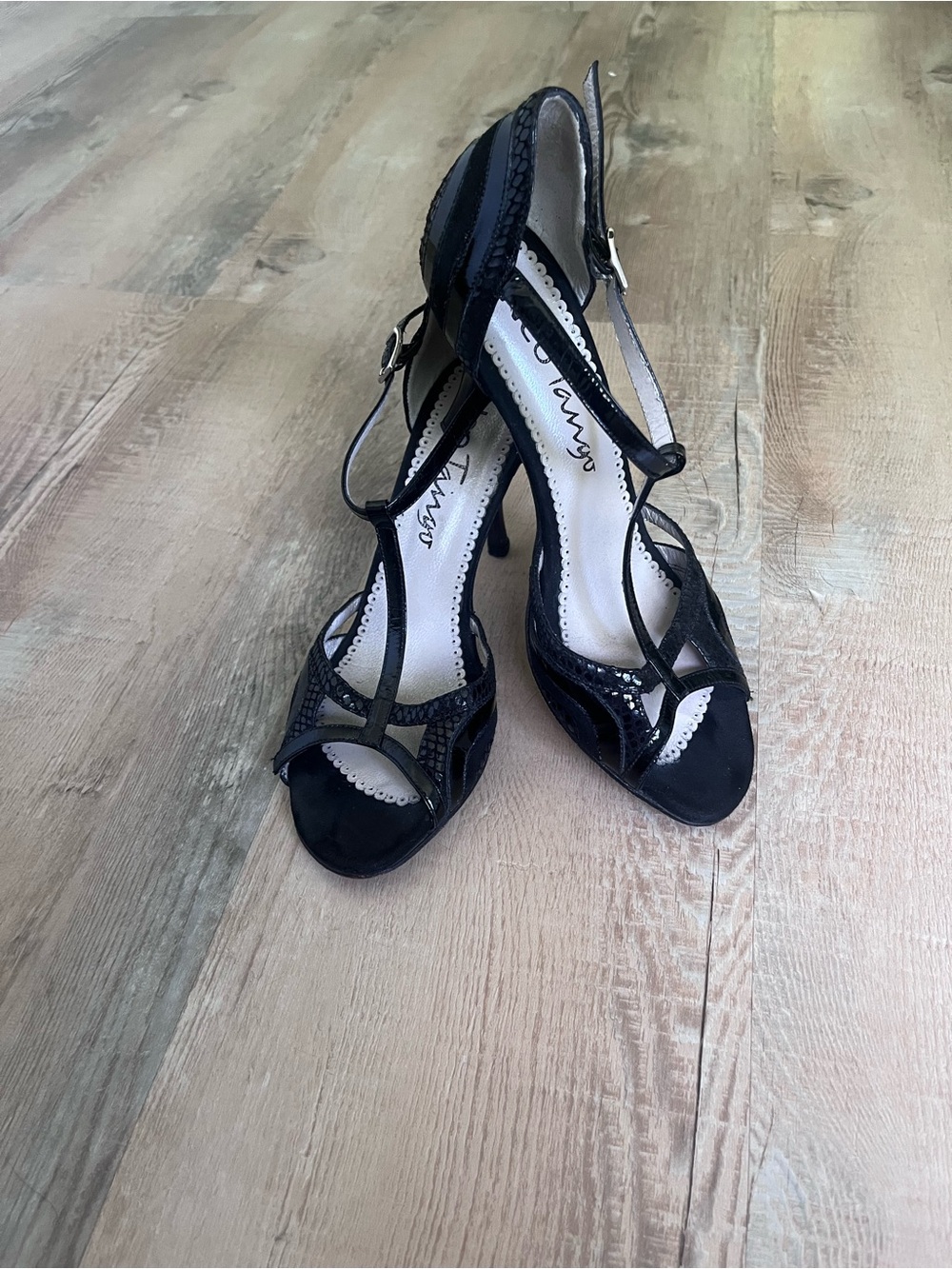 Neotango Shoes size 7 - Picture 3 of 6